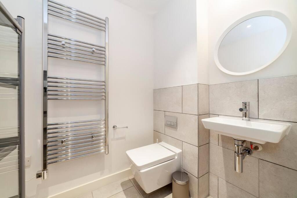 Stunning New 3 Bdr Duplex Wbalcony, East London 아파트 외부 사진