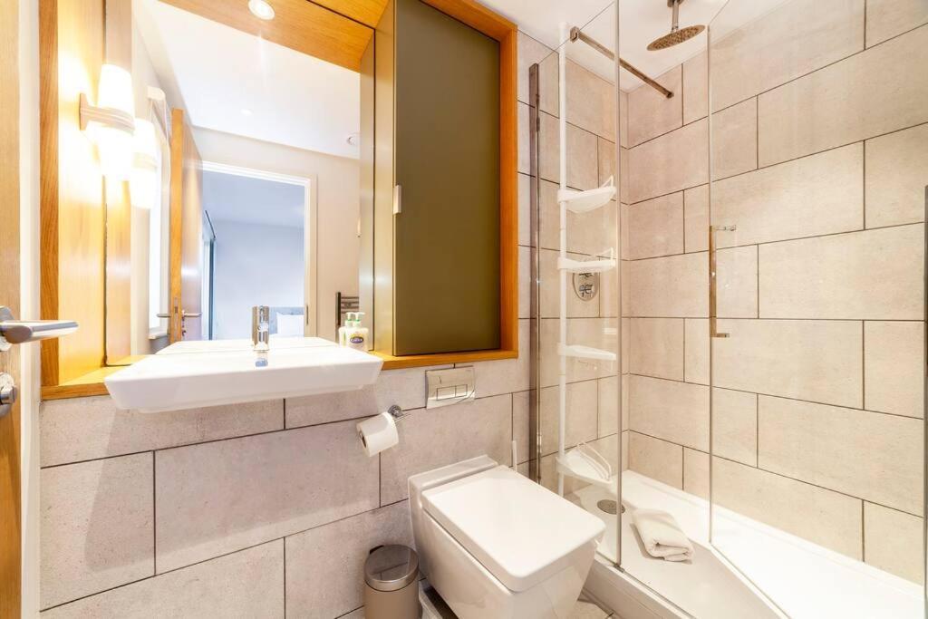 Stunning New 3 Bdr Duplex Wbalcony, East London 아파트 외부 사진