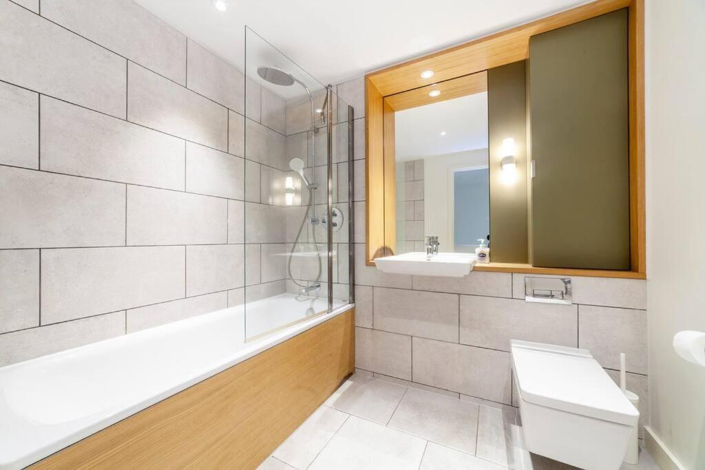 Stunning New 3 Bdr Duplex Wbalcony, East London 아파트 외부 사진