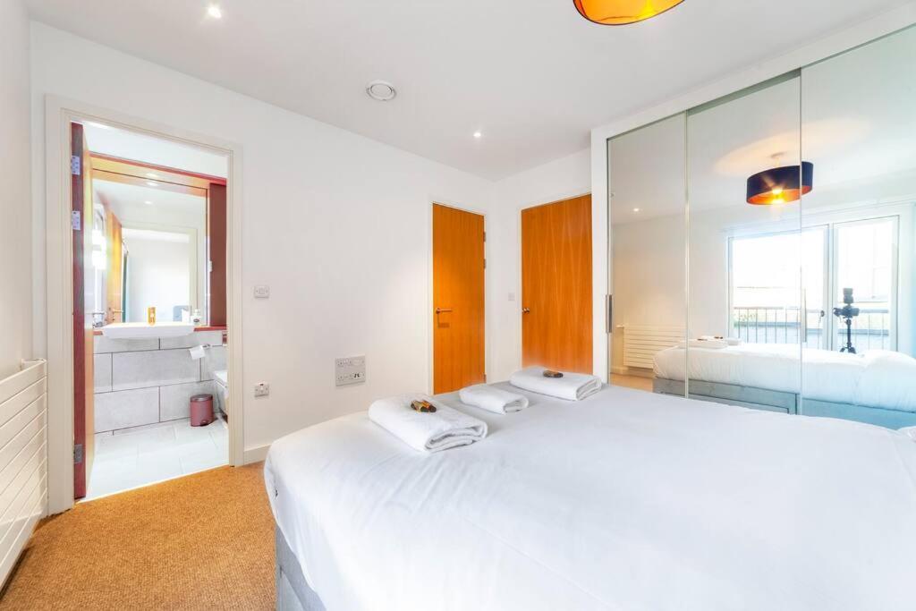 Stunning New 3 Bdr Duplex Wbalcony, East London 아파트 외부 사진